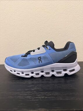 Women’s Size 9 W9 On Running Cloudnova Athletic Shoe in Blue and Black Excellent